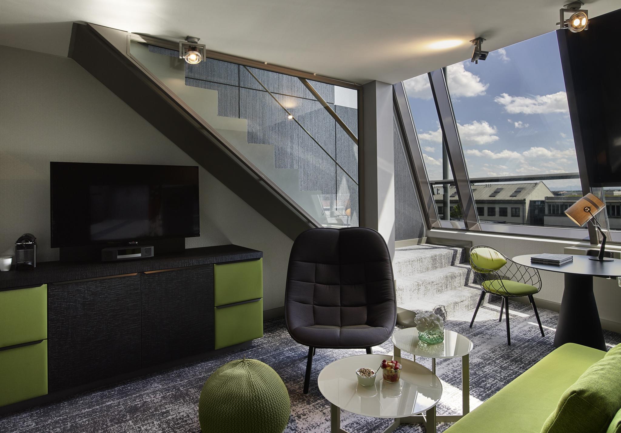 โรงแรมโซฟิเทล มิวนิก บาเยอโพสท์ ภายนอก รูปภาพ The interior of a typical apartment