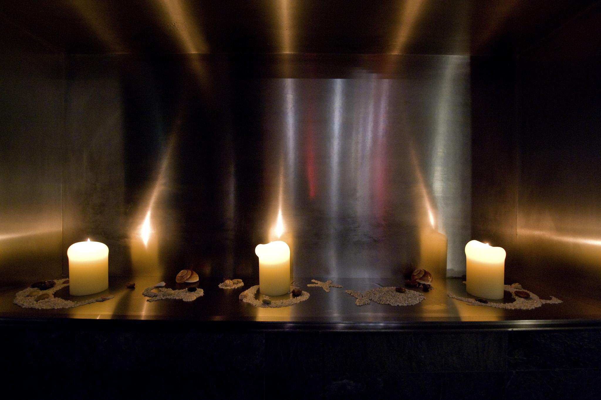โรงแรมโซฟิเทล มิวนิก บาเยอโพสท์ ภายนอก รูปภาพ Candles at the memorial