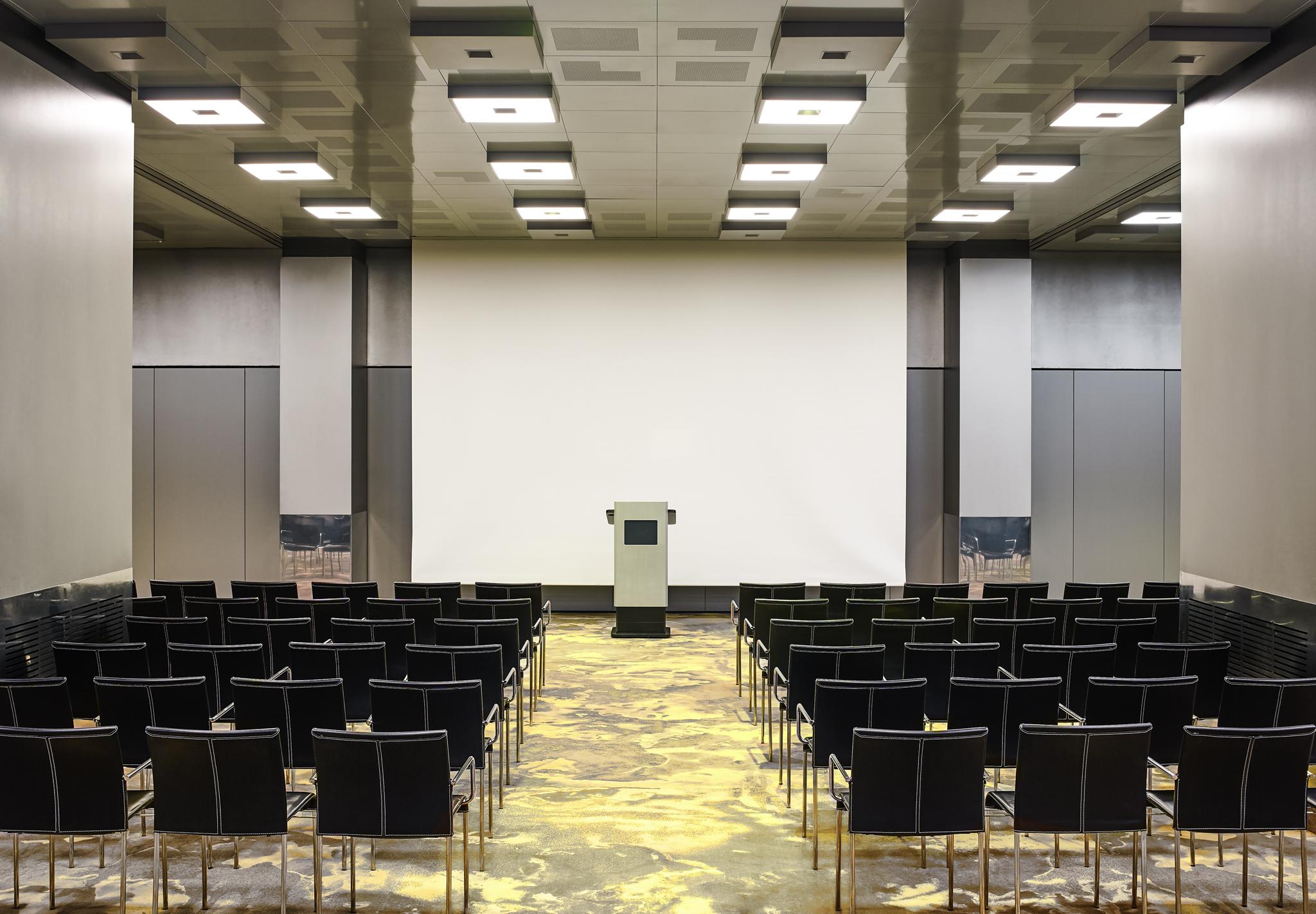 โรงแรมโซฟิเทล มิวนิก บาเยอโพสท์ ภายนอก รูปภาพ The auditorium