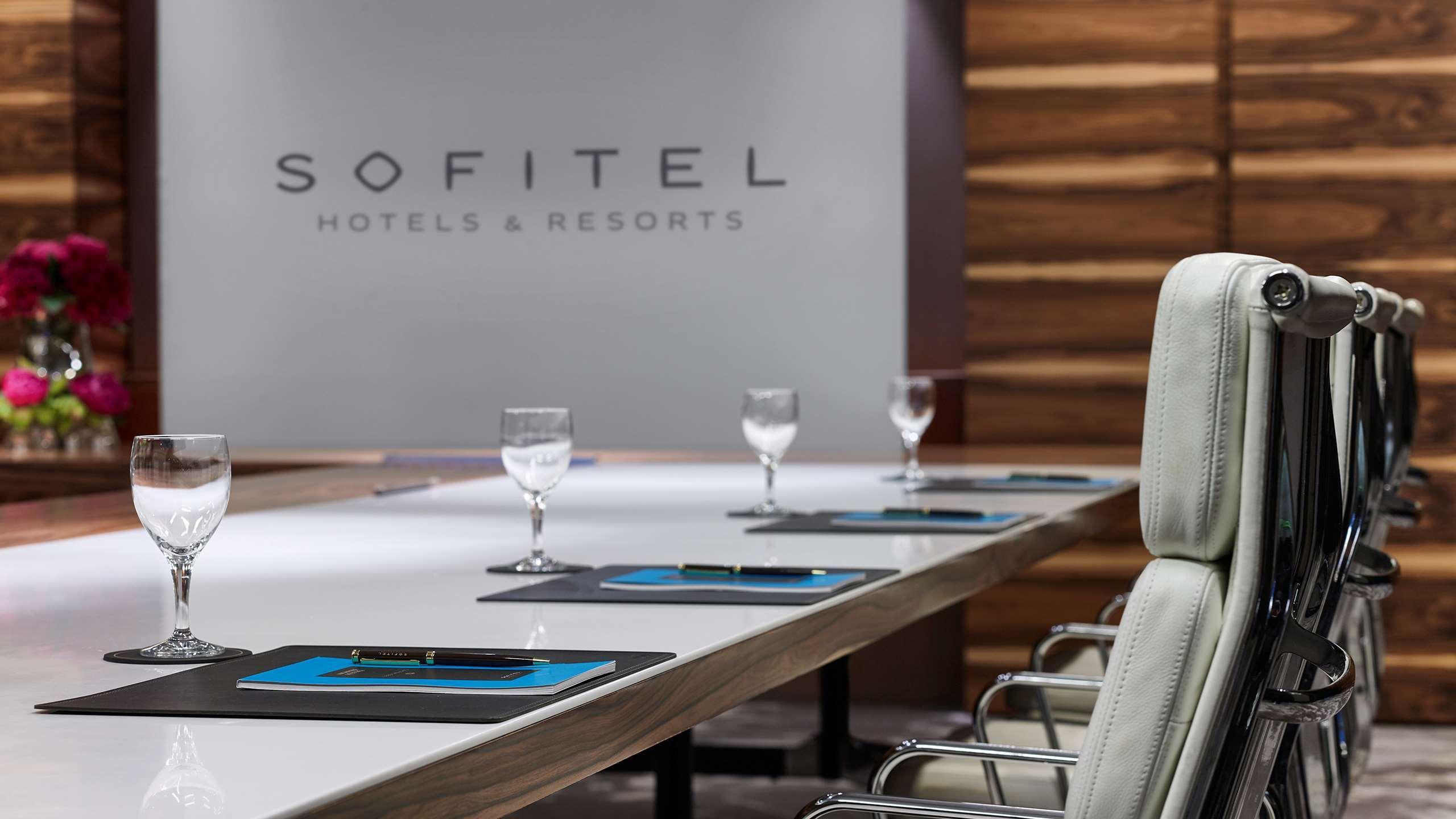 โรงแรมโซฟิเทล มิวนิก บาเยอโพสท์ ภายนอก รูปภาพ Sofitel meeting room