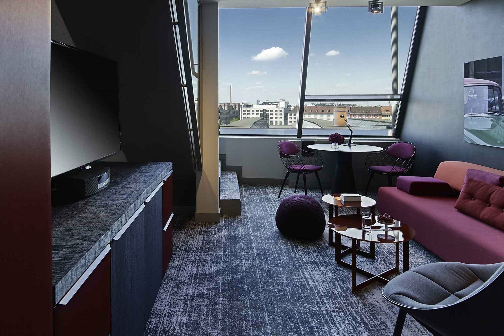โรงแรมโซฟิเทล มิวนิก บาเยอโพสท์ ภายนอก รูปภาพ The interior of a typical apartment