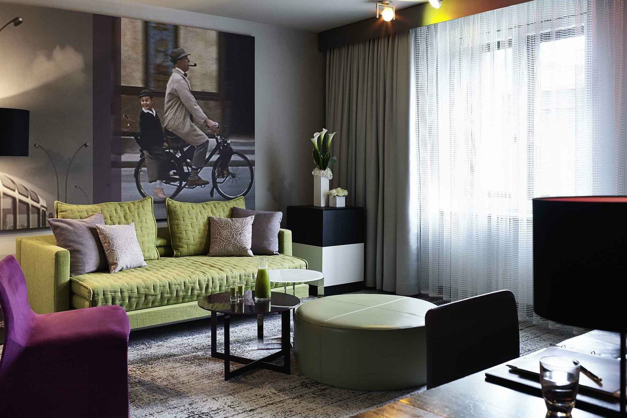 โรงแรมโซฟิเทล มิวนิก บาเยอโพสท์ ภายนอก รูปภาพ A living room